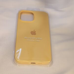 Apple iPhone 13 Pro Max Silicone Case - Bright Yellow